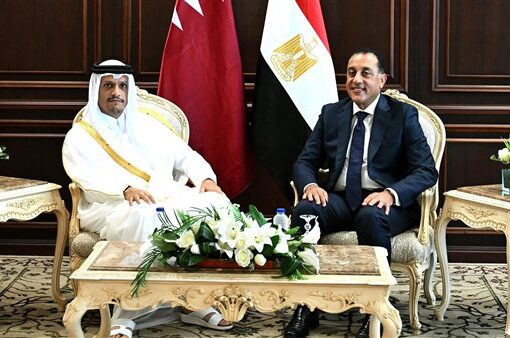 رئيس الوزراء يبحث مع نظيره القطري مجالات التعاون والإستثمار المشترك