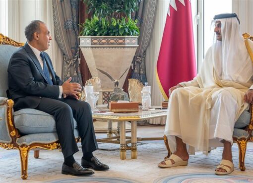 وزير الخارجية يسلم أمير قطر رسالة تضامن ودعم من الرئيس السيسي